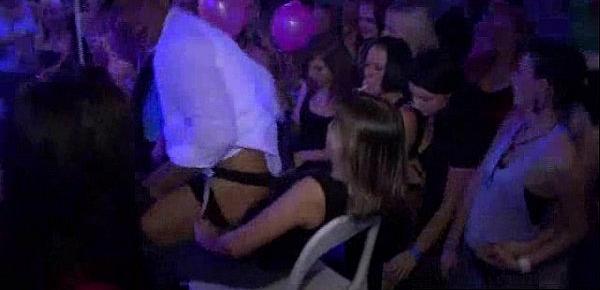  Sweet chicks dancing with strippers men